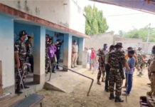 বুথে সিসি ক্যামেরা ভেঙে দেওয়াকে ঘিরে উত্তেজনা