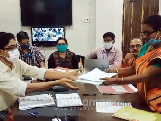 দুর্গাপুরে নির্দল হিসেবে মনোনয়ন জমা বিজেপি নেত্রী চন্দ্রমল্লিকার
