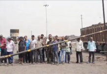 বকেয়া বেতনের দাবিতে ইসিএলের বেসরকারি নিরাপত্তা কর্মীদের বিক্ষোভ