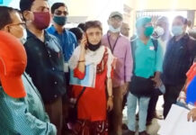 দুর্গাপুরের ডিসিআরসি কেন্দ্রে পোলিং অফিসারদের বিক্ষোভ