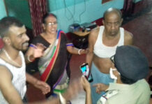 ভোটের মুখে শাড়ি বিলি, দুর্গাপুরে আটক বিজেপি নেতার দাদা