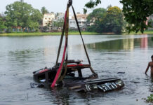 ‘স্বর্গরথে’ ভাঙচুর করে বর্ধমানের শ্যামসায়রে ফেলে দেওয়ার অভিযোগ
