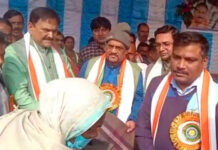 দুস্থদের কম্বল বিতরণ ও চক্ষু পরীক্ষা শিবির জামুড়িয়ায়