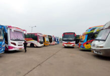 ট্যুরিস্ট বাস চালানোর অনুমতি চেয়ে বর্ধমানে স্মারকলিপি