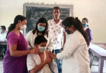 কাঁকসার বিভিন্ন স্কুলে ১২-১৮ বছর বয়সীদের ভ্যাকসিন দেওয়া শুরু