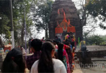 শিবরাত্রি উপলক্ষে কাঁকসার রাঢ়েশ্বর শিব মন্দিরে ভক্তদের ঢল