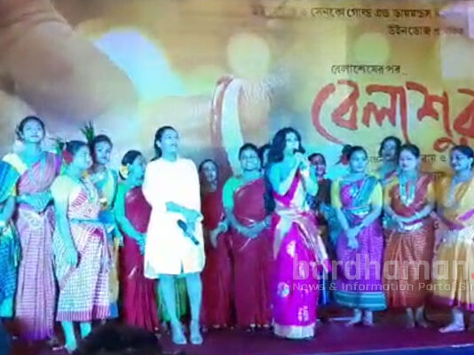 বেলাশুরু ছবির প্রচারে দুর্গাপুরের জাংশন মলে ইমন, মনামী