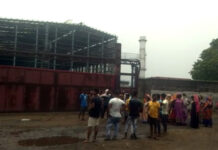 দুর্গাপুরে SRMB কারখানার গেটে চাকরির দাবিতে স্থানীয়দের বিক্ষোভ