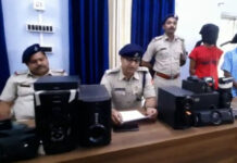 চোরাই গহনা, আগ্নেয়াস্ত্র সহ ঝাপানডাঙা থেকে ধৃত ২