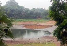 পাণ্ডবেশ্বরে ধসে তলিয়ে গেল মাছ সহ পুকুরের জল