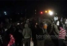 আরপিএফের জুলুমের অভিযোগে গাংপুরে হকারদের রেল অবরোধ