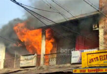 দুর্গাপুরের মুচিপাড়ায় মন্ডল মার্কেটে মোবাইলের দোকানে আগুন