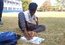 পা দিয়ে লিখেই মাধ্যমিক পাশ করল মেমারির জগন্নাথ