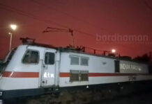 প্যান্টোগ্রাফ ভেঙে বনপাশ স্টেশনে আটকে আপ সরাইঘাট এক্সপ্রেস