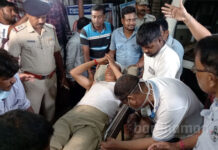 খুনে অভিযুক্তদের ধরতে গিয়ে আক্রান্ত আউশগ্রাম থানার পুলিশ