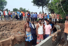 জাতীয় সড়কে আন্ডারপাসের দাবিতে গলসিতে বিক্ষোভ
