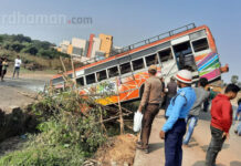 জাতীয় সড়কে দুর্ঘটনার কবলে আরামবাগ-বরাকর রুটের বাস