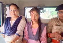 পুলিশের সহায়তায় অ্যাডমিট কার্ড নিয়ে এসে পরীক্ষায় বসলেন ছাত্রী