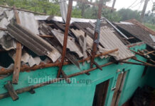 রবিবার সকালের সাময়িক ঝড়ে লন্ডভন্ড জামালপুরের একাধিক এলাকা