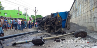 দুর্গাপুরে ফ্লাই ওভার থেকে পড়ে গেল ডাম্পার, মৃত চালক