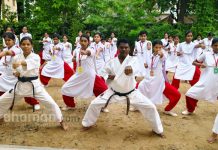 পুলিশের উদ্যোগে বর্ধমানে মেয়েদের স্কুলে ক্যারাটে প্রশিক্ষণ