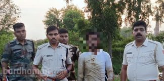 চলন্ত বাসে কিশোরীর গলার নলি কেটে খুন, ধৃত অভিযুক্ত