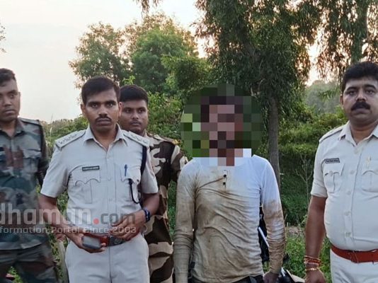 চলন্ত বাসে কিশোরীর গলার নলি কেটে খুন, ধৃত অভিযুক্ত